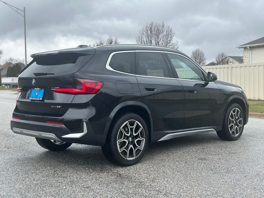 Used 2025 Black Sapphire Metallic BMW xDrive28i image 10