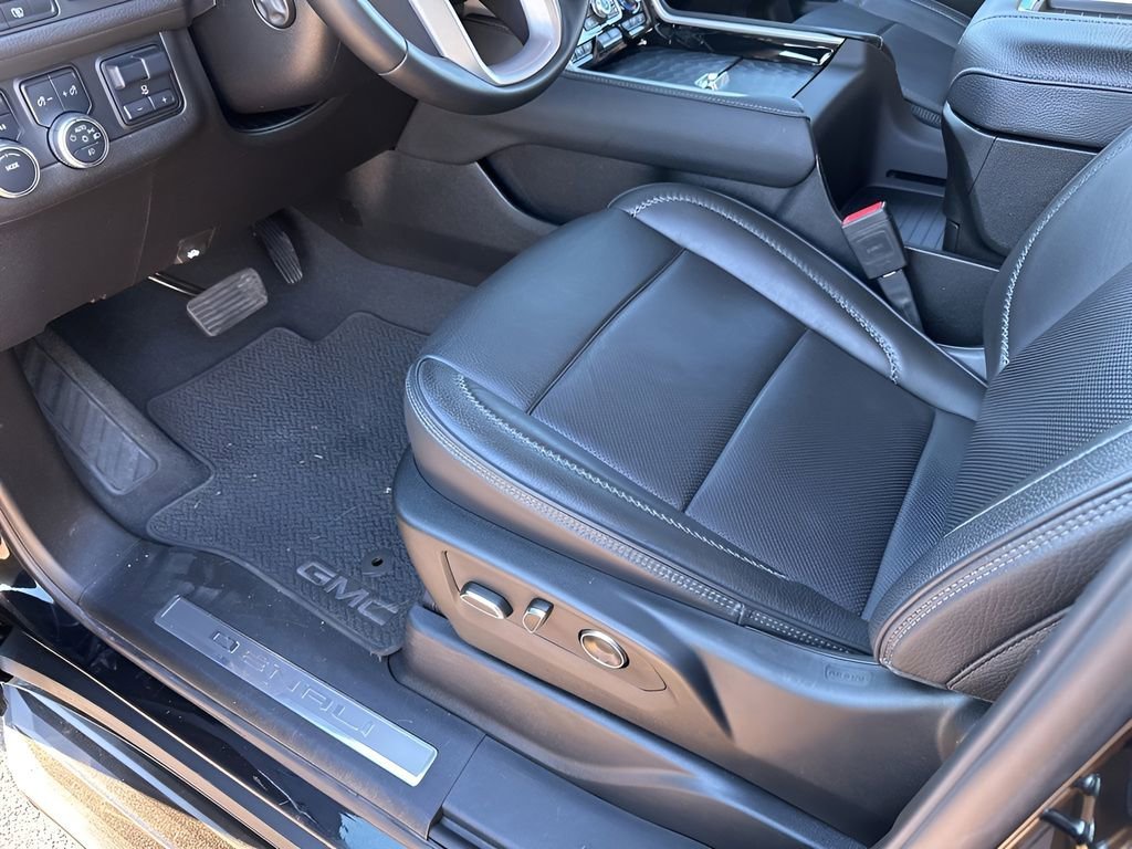 2024 GMC Yukon Denali - Photo 32