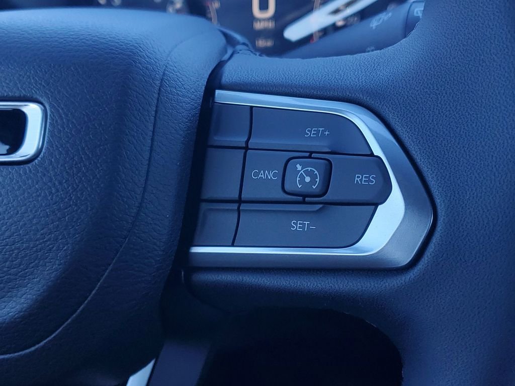 New 2026 Bright White Clearcoat Jeep Latitude image 22