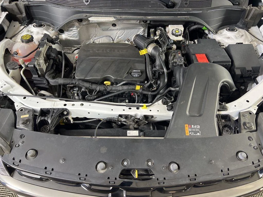 Used 2024 Summit White Chevrolet 1RS image 22