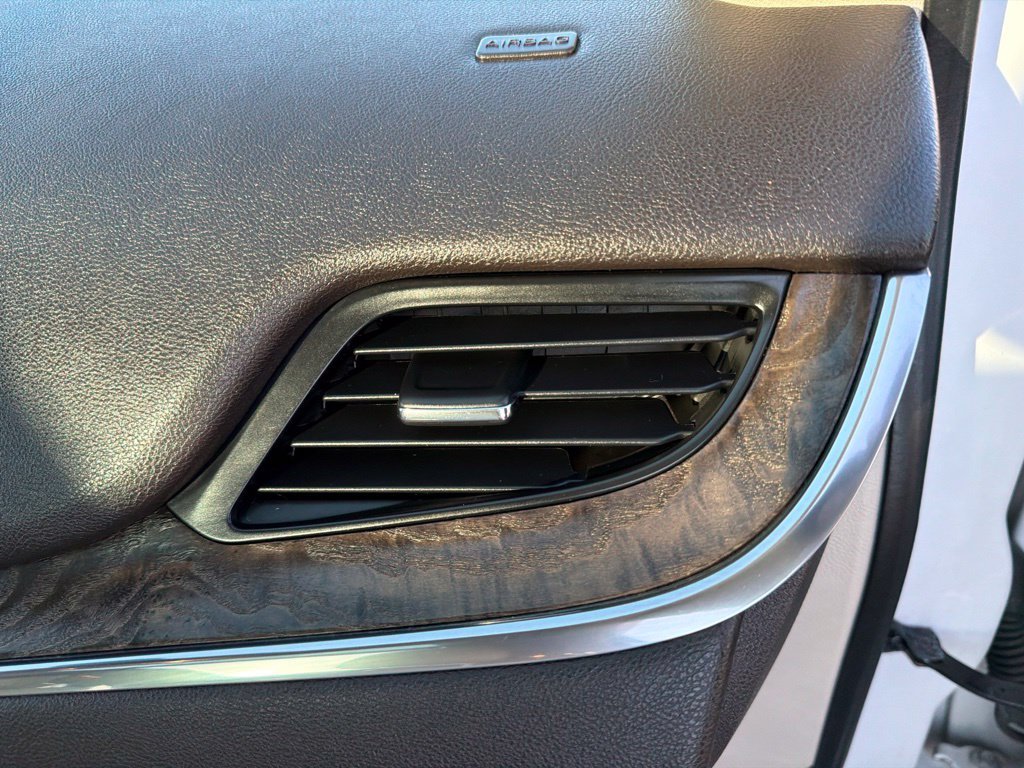 Used 2017 White Lincoln Reserve image 18
