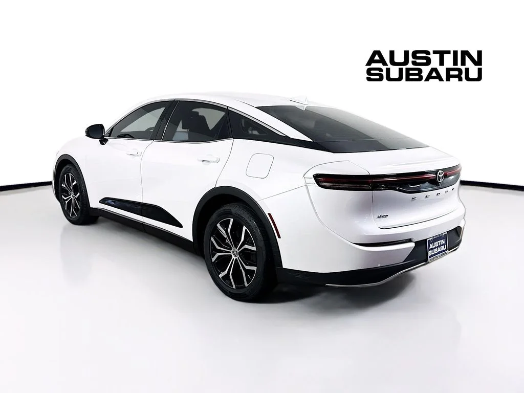 Used 2023 White Toyota XLE image 5