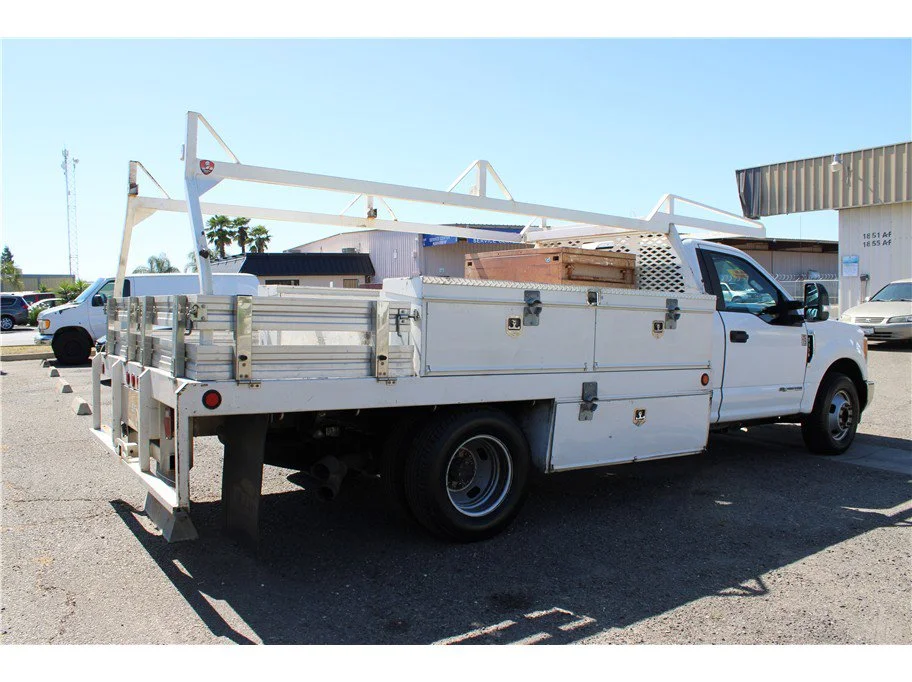 Used 2017 White Ford XL Cab & Chassis 4D image 4