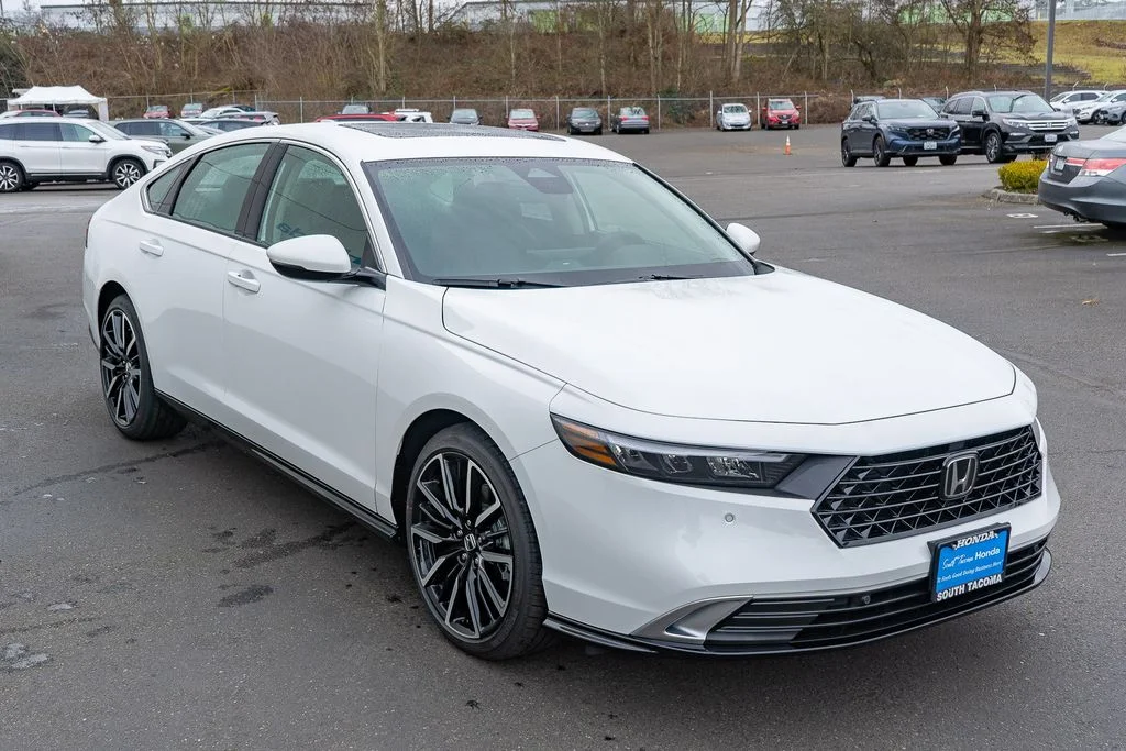 New 2026 Platinum White Pearl Honda Touring image 4