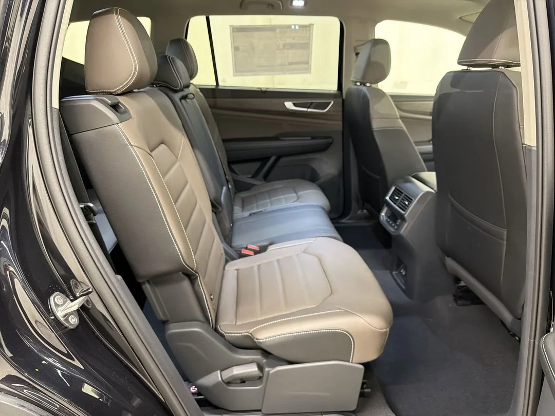 New 2026 Deep Black Pearl Volkswagen 2.0T SEL image 20