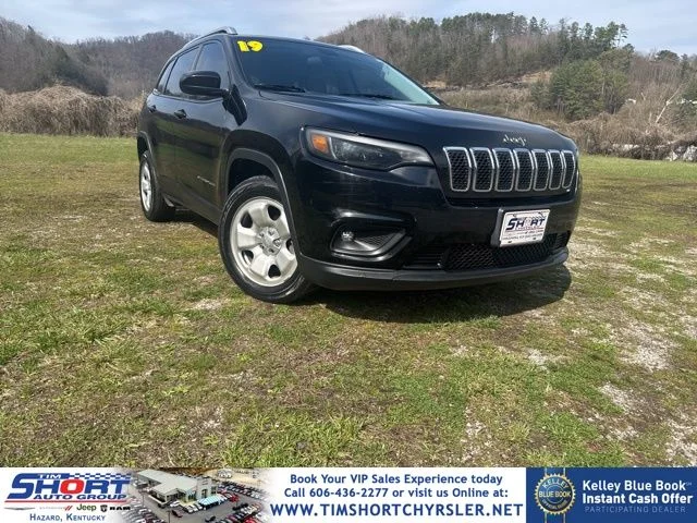 Used 2019 Jeep Cherokee Latitude with VIN 1C4PJLCB4KD109082 for sale in Hazard, KY