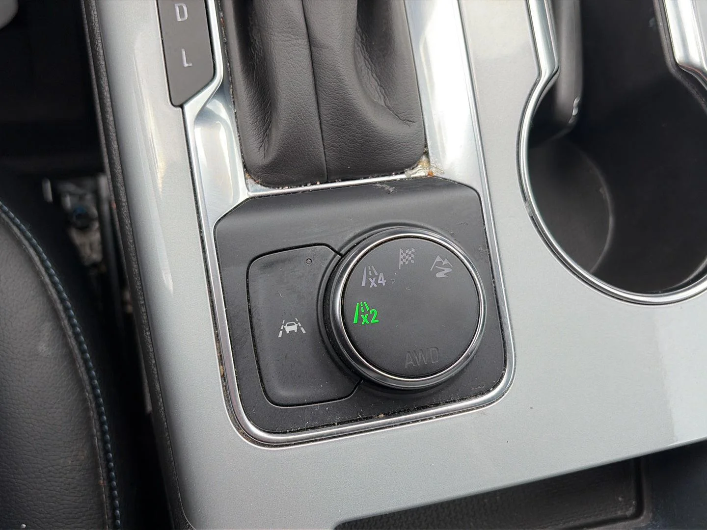 Used 2023 Summit White Chevrolet 2LT image 22