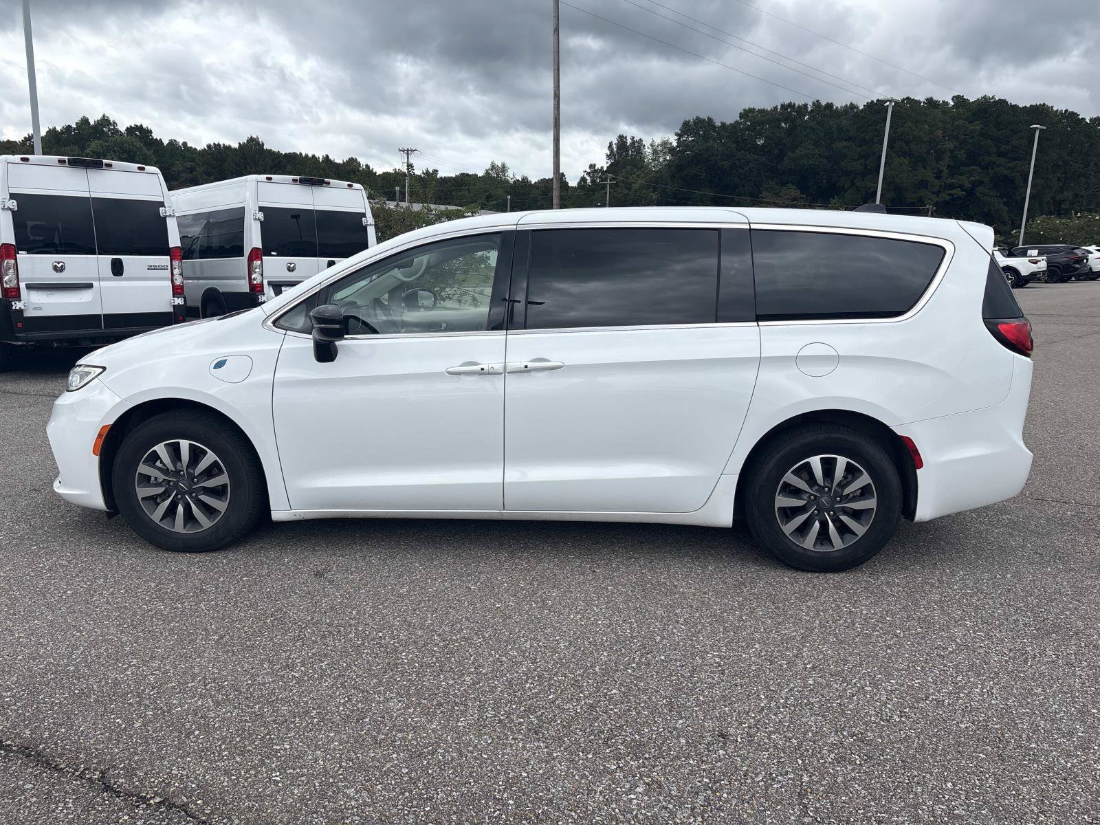 2024 Chrysler Pacifica PHEV Select - Photo 9