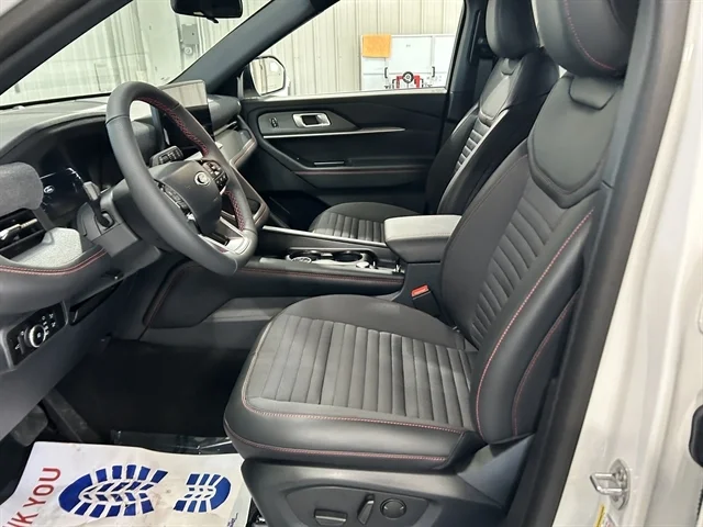 New 2026 Star White Metallic Tri-Coat FORD ST-Line image 15