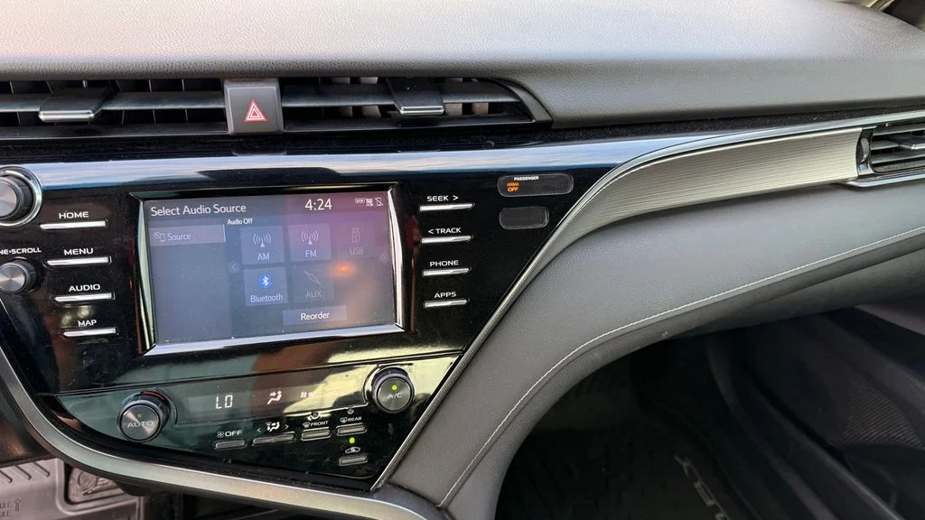 Used 2019 Silver Toyota SE image 15