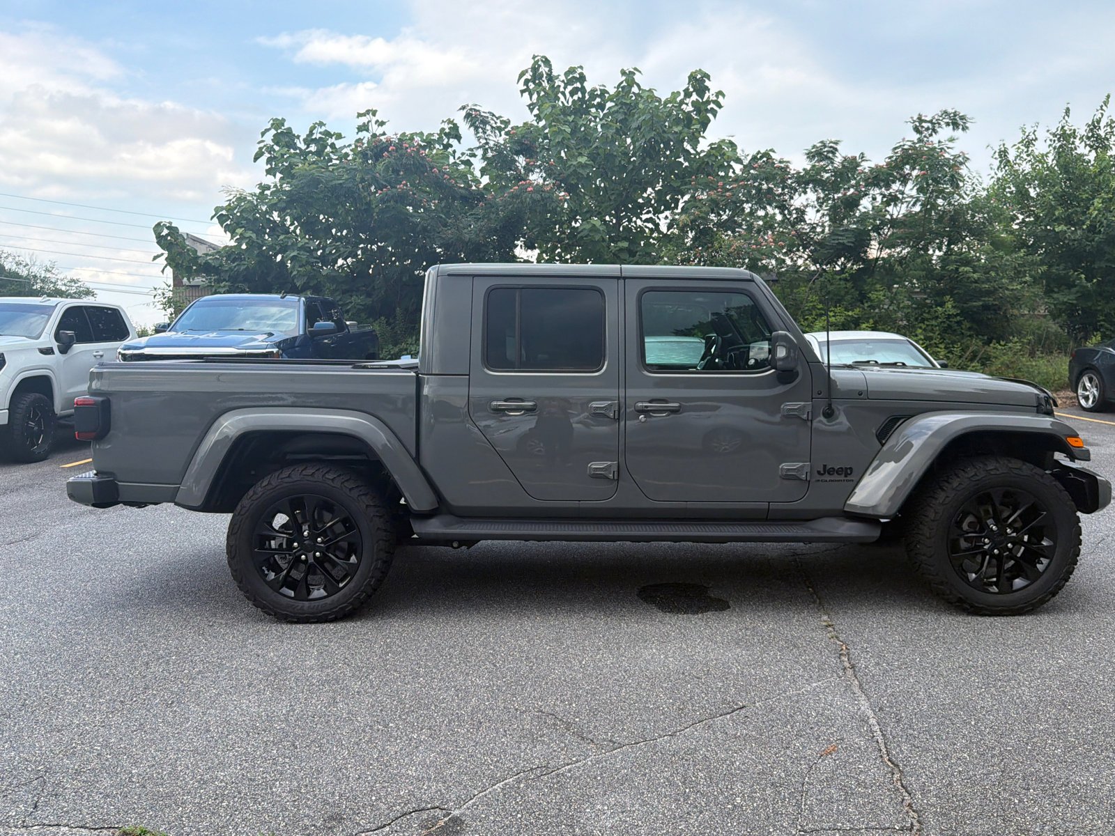 Used 2023 Sting-Gray Clearcoat Jeep High Altitude image 4