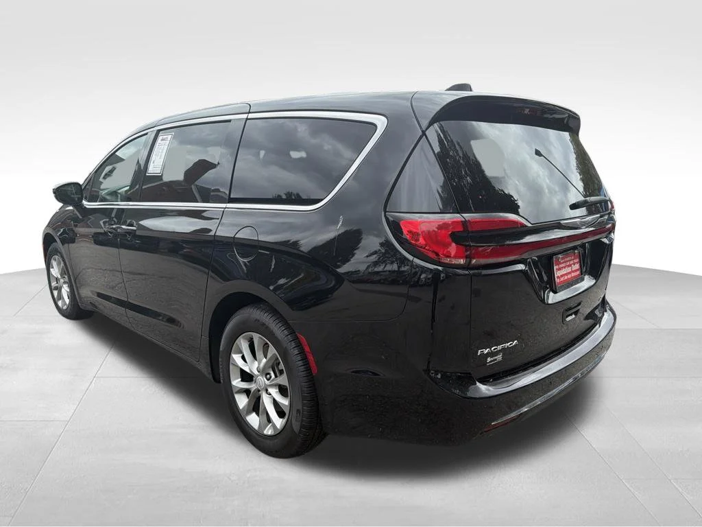 Used 2026 Black Chrysler Limited image 5