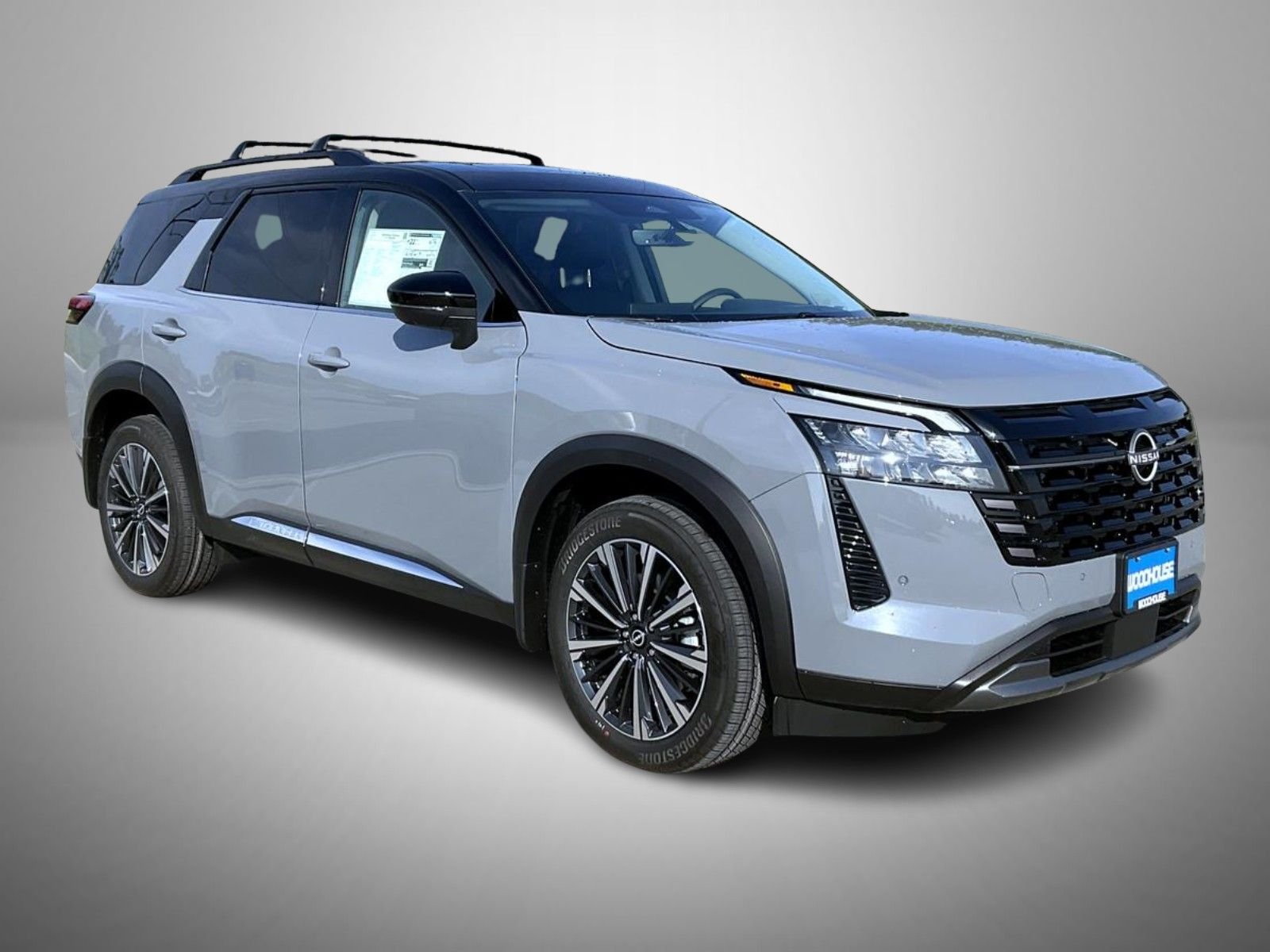 New 2026 Boulder Gray Pearl / Super Black Two-tone Nissan Platinum image 3