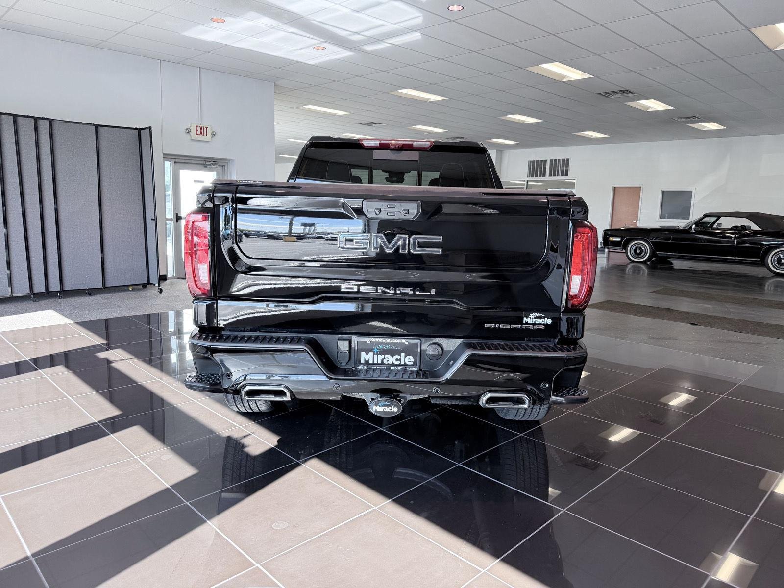 Used 2025 Onyx Black GMC Denali Ultimate image 14