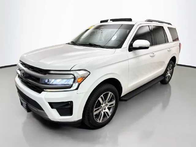 Used 2024 Oxford White Ford XLT image 3