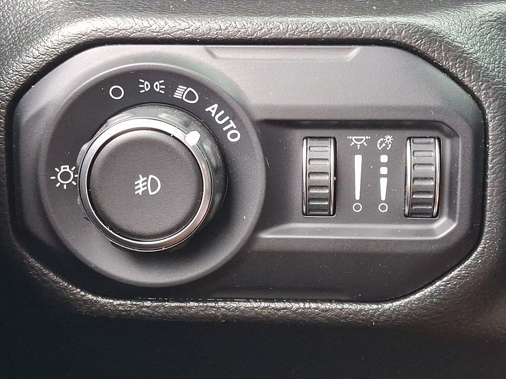Used 2022 Gray Jeep Unlimited Sahara Altitude image 25