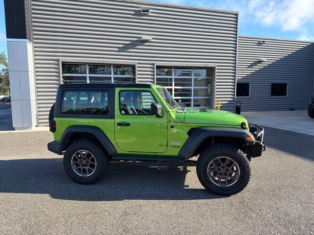 Used 2018 Green Jeep Sport image 3