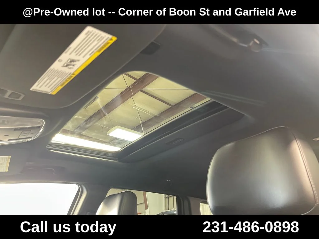 Used 2022 White Jeep Laredo X image 13