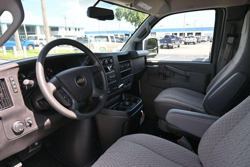 2025 Chevrolet Express Passenger LS - Photo 10