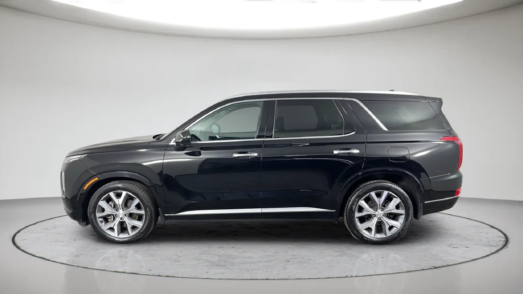 Used 2021 Black Hyundai Limited image 14