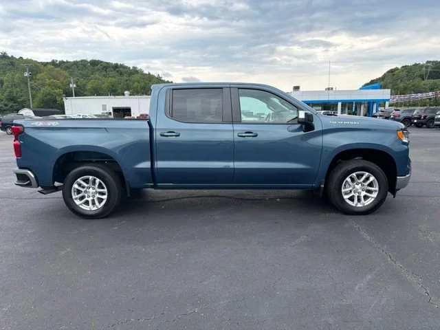 Used 2024 Lakeshore Blue Metallic Chevrolet LT (2FL) image 9