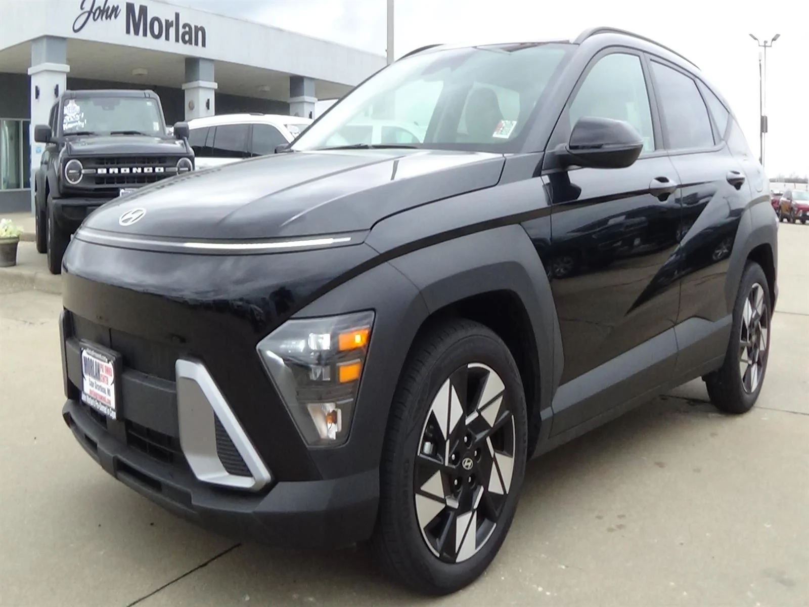 Used 2025 Abyss Black Pearl (a2b) Hyundai SEL image 2