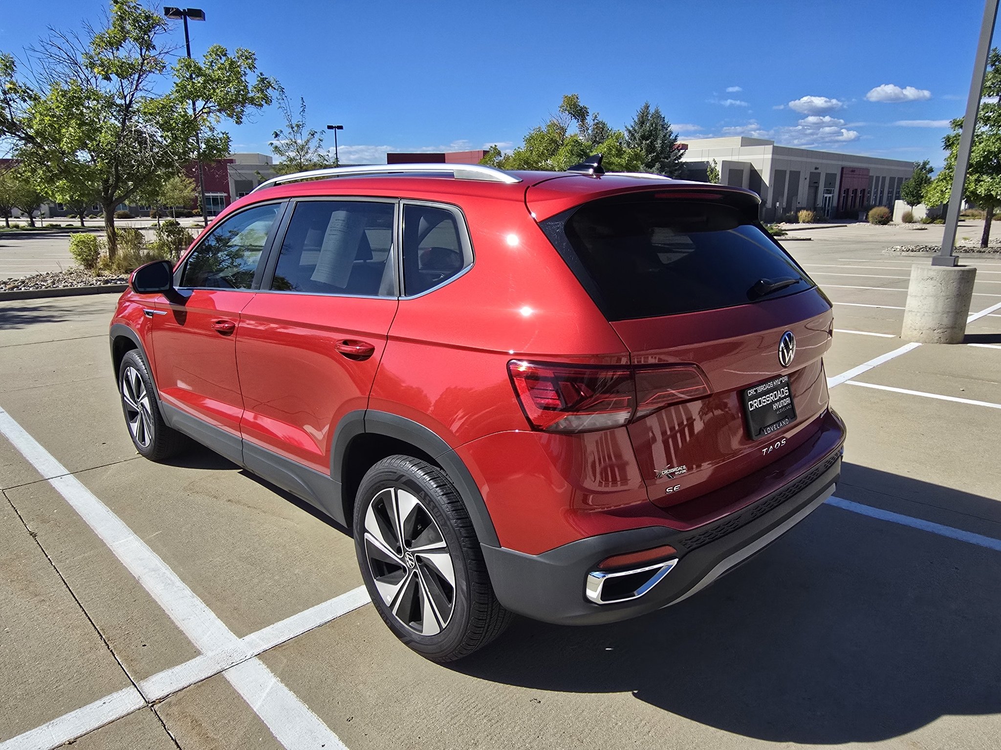 Used 2024 Kings Red Metallic Volkswagen SE image 3