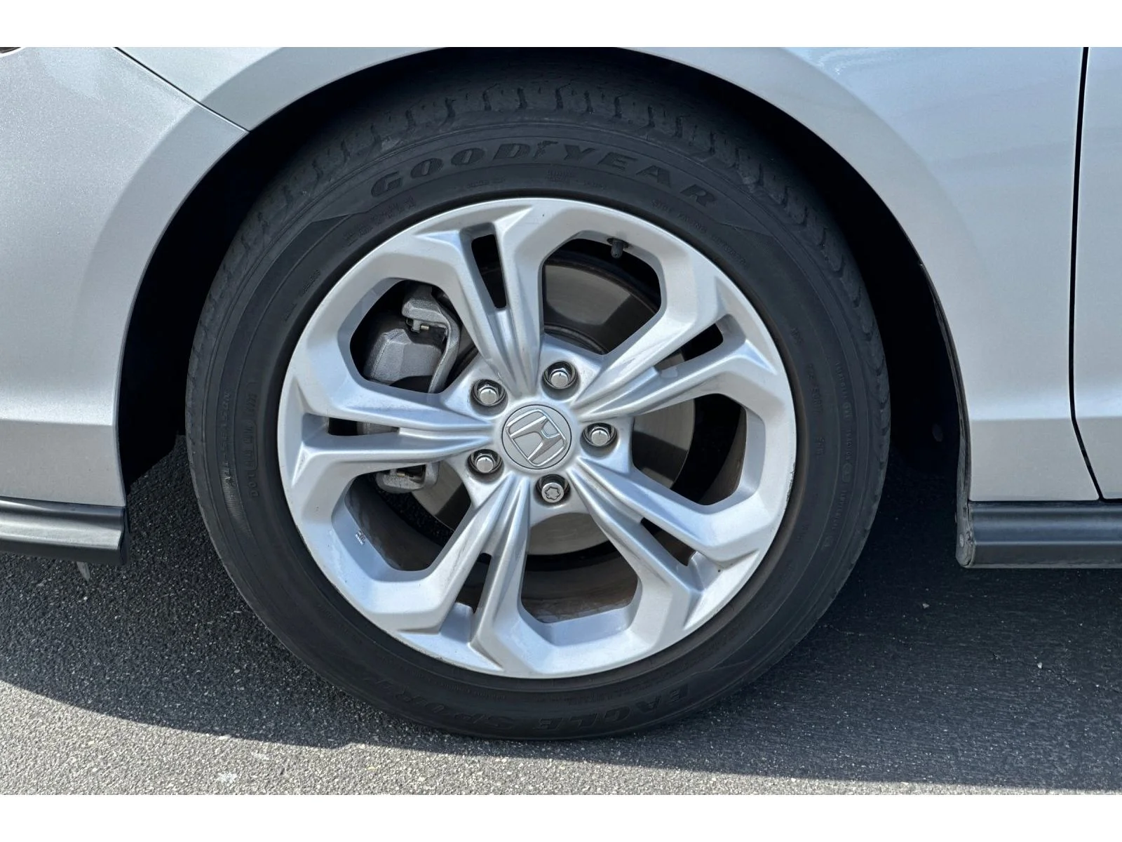 Used 2024 Solar Silver Metallic Honda LX image 10