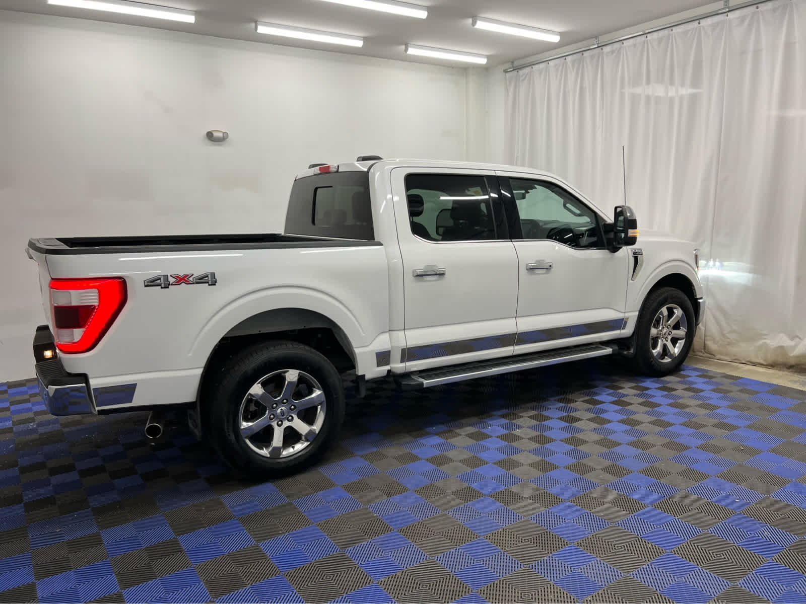Used 2023 Star White Metallic Tri-Coat Ford LARIAT image 12