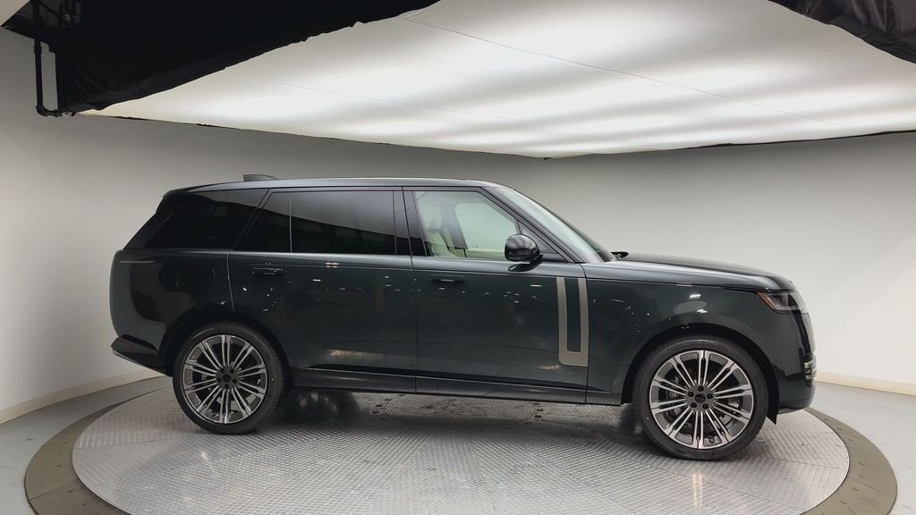 New 2026 Belgravia Green Land Rover SE image 9