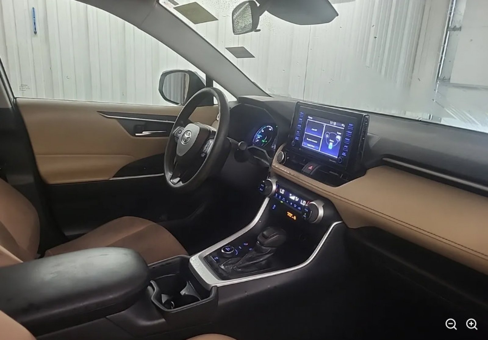 Used 2021 Super White Toyota Hybrid XLE image 11
