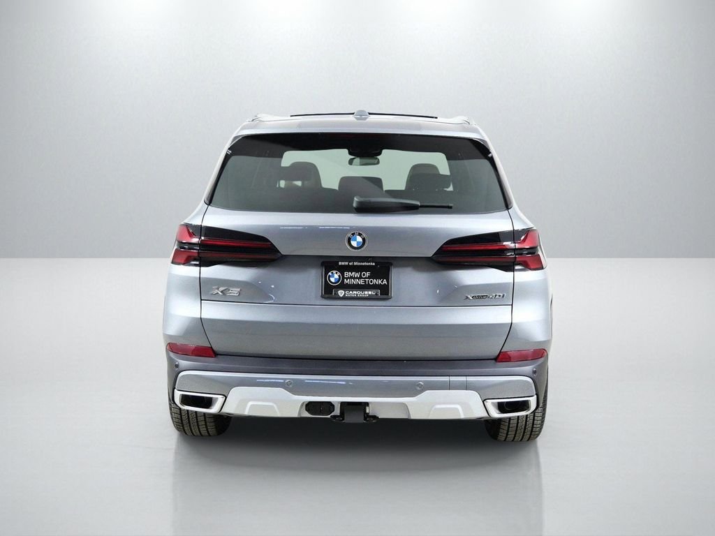 Used 2026 Skyscraper Grey Metallic BMW xDrive40i image 11