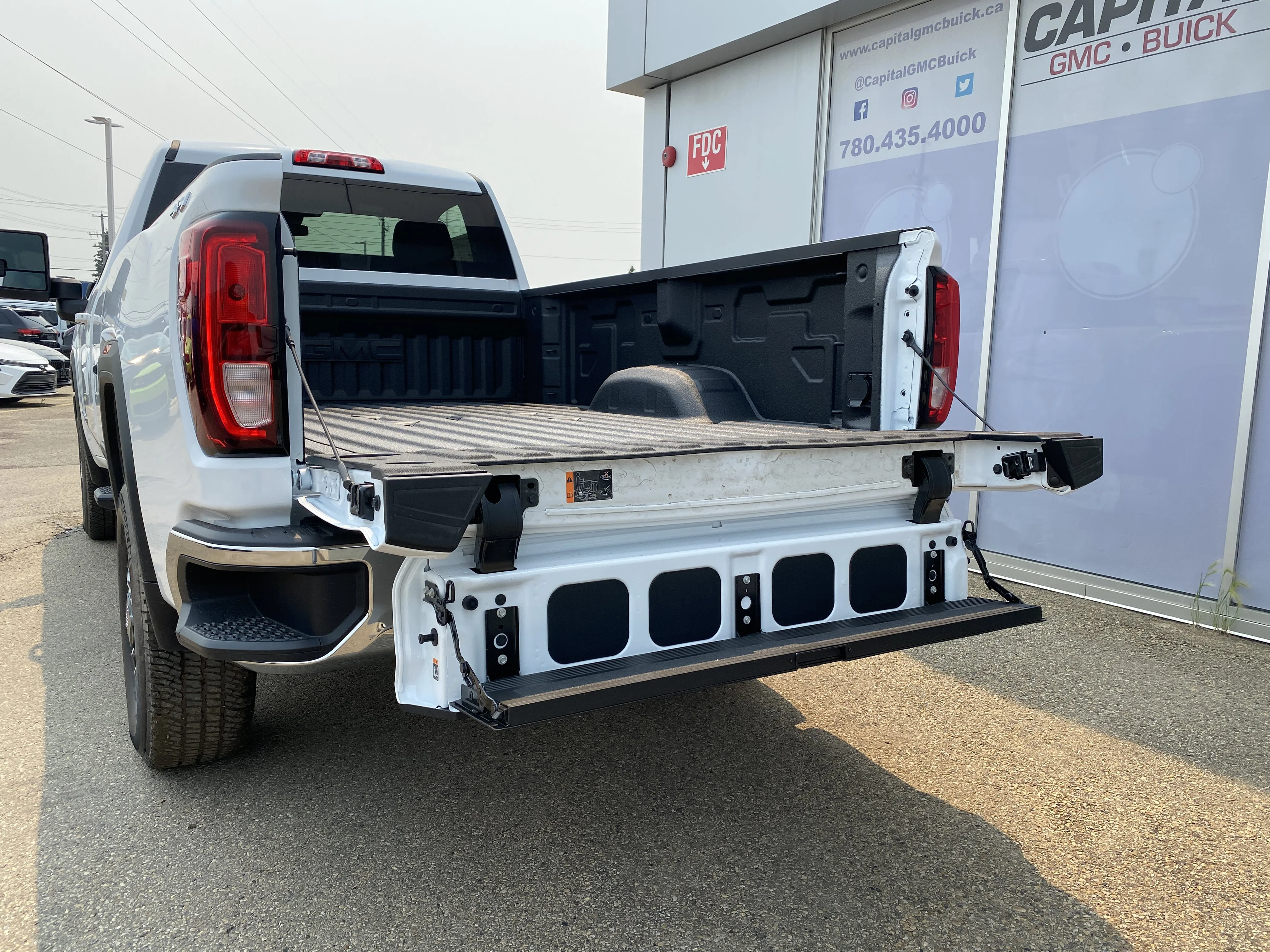 New 2026 Summit White GMC SLE image 5
