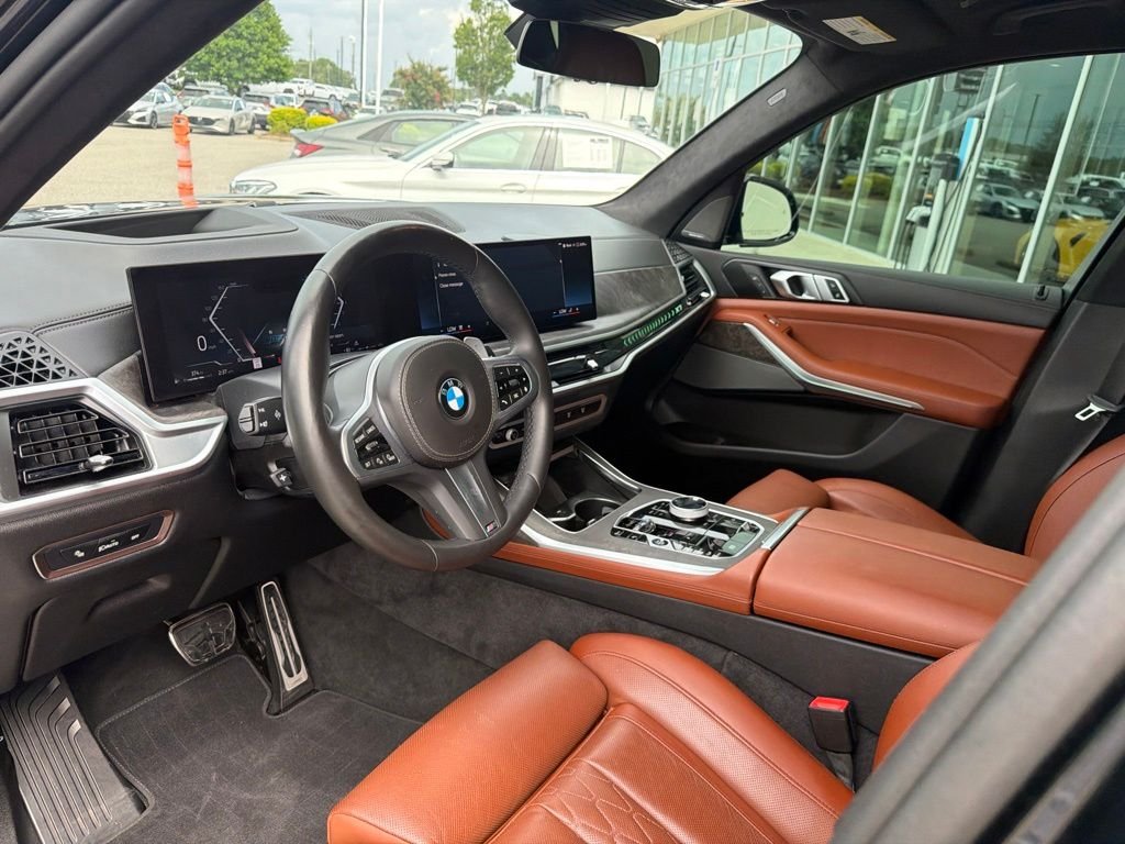 Used 2025 Black Sapphire Metallic BMW xDrive40i image 16