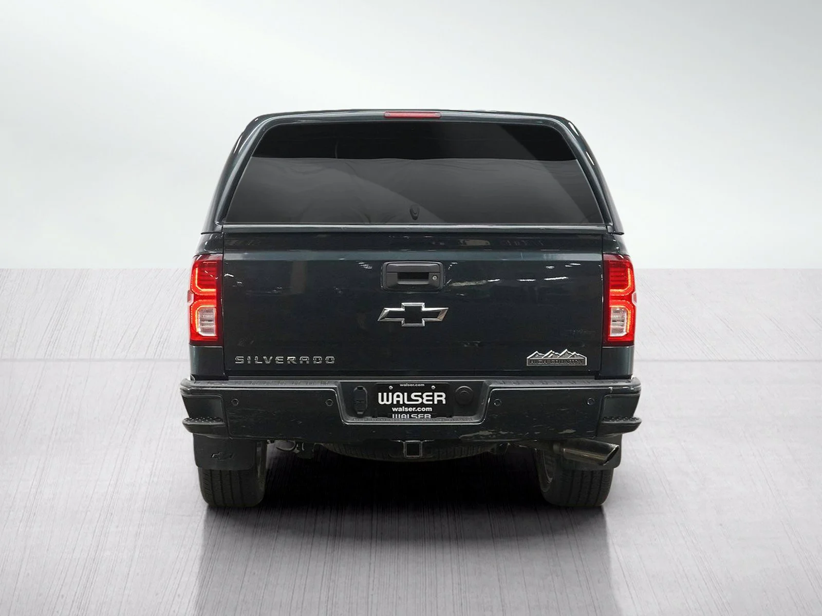 Used 2018 GRAPHITE METALLIC Chevrolet High Country image 4