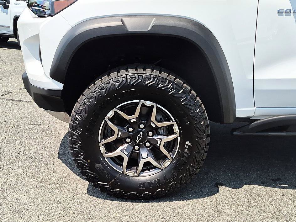 2026 Chevrolet Colorado ZR2 - Photo 10