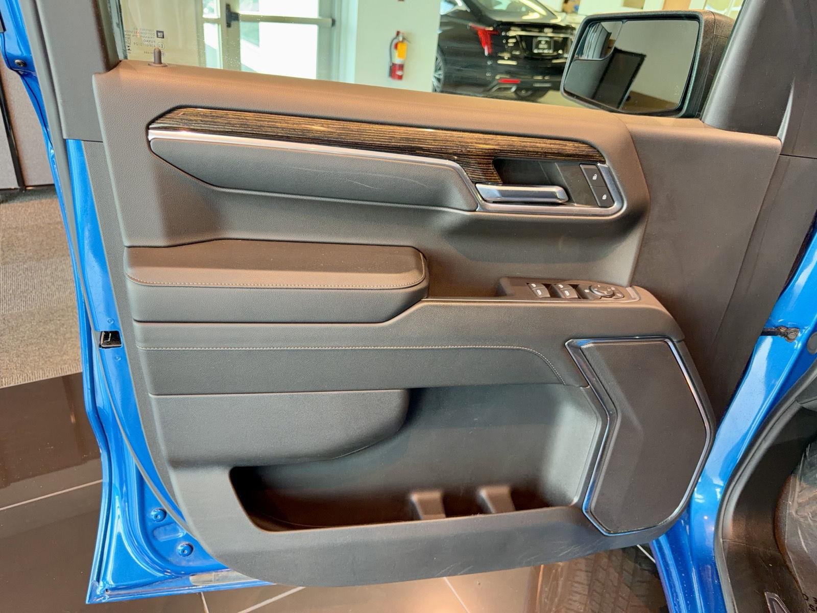 Used 2024 Dynamic Blue Metallic GMC Elevation image 32