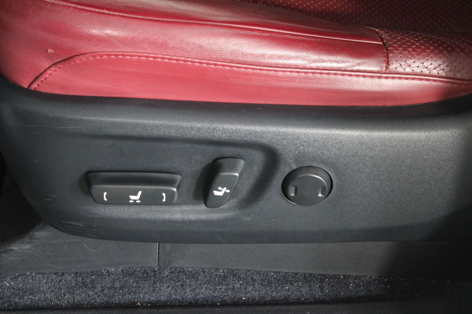 Used 2022  Lexus 460 Luxury image 34