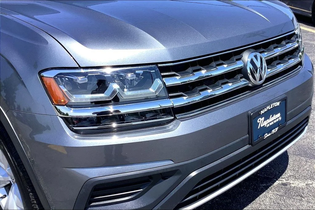 Used 2018 Gray Volkswagen S image 34