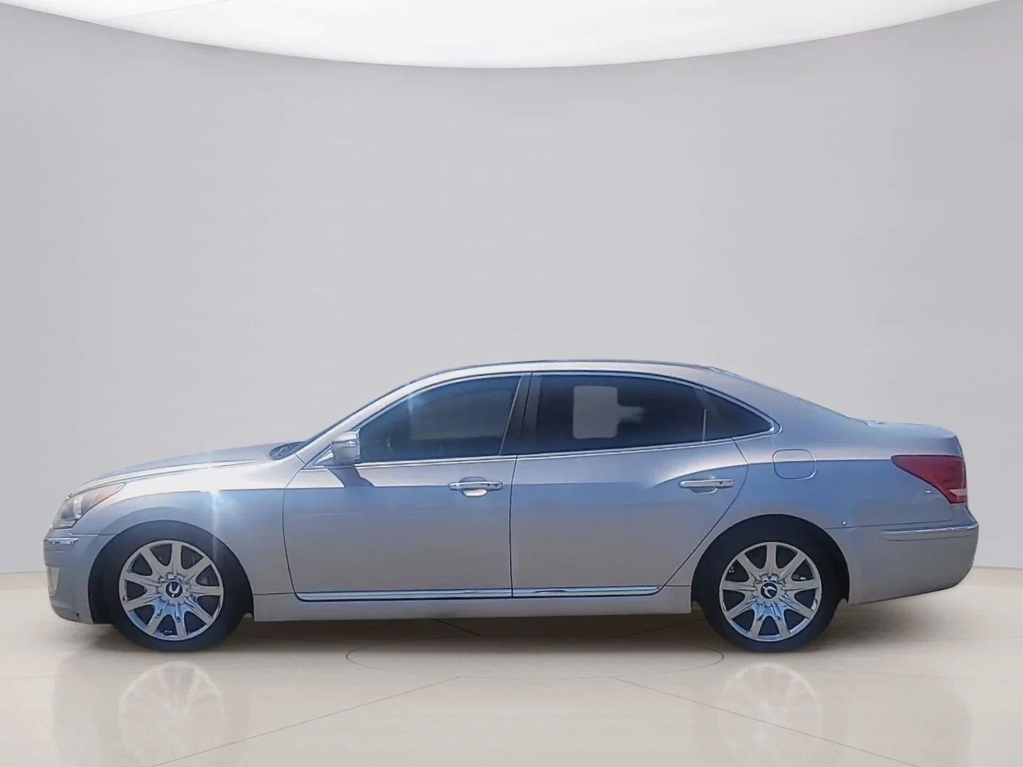 Used 2013 Gray Hyundai SIGNATURE/ ULTIMATE image 3