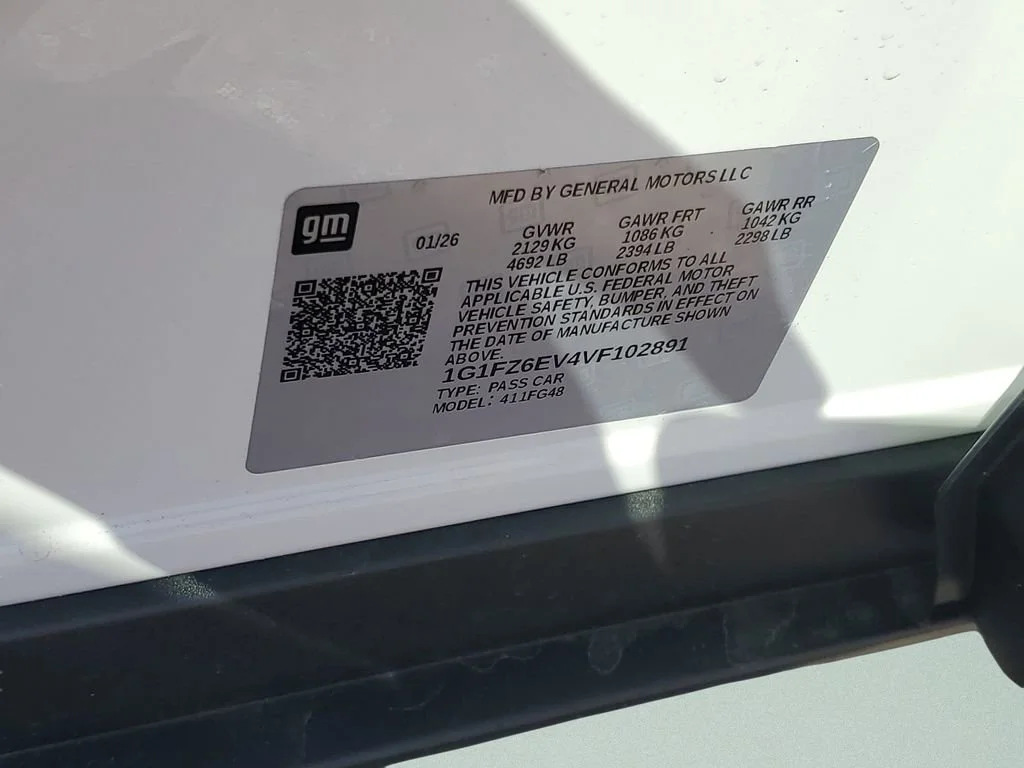 Used 2027 Summit White Chevrolet RS image 28