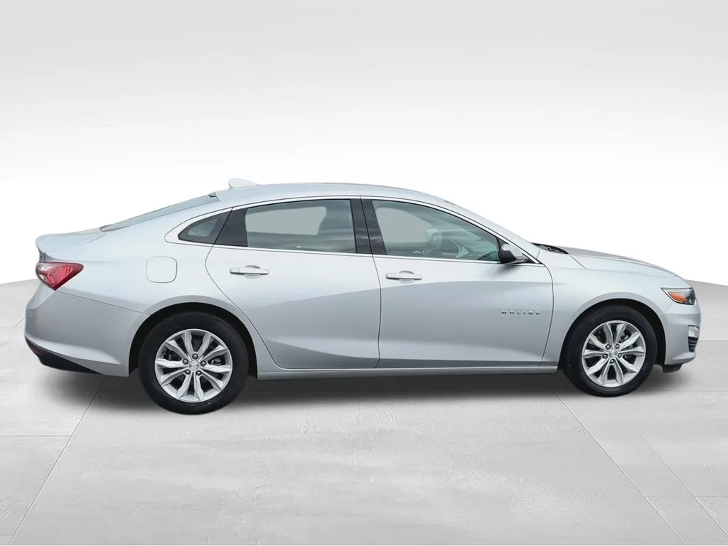 Used 2021 Silver Chevrolet LT image 9
