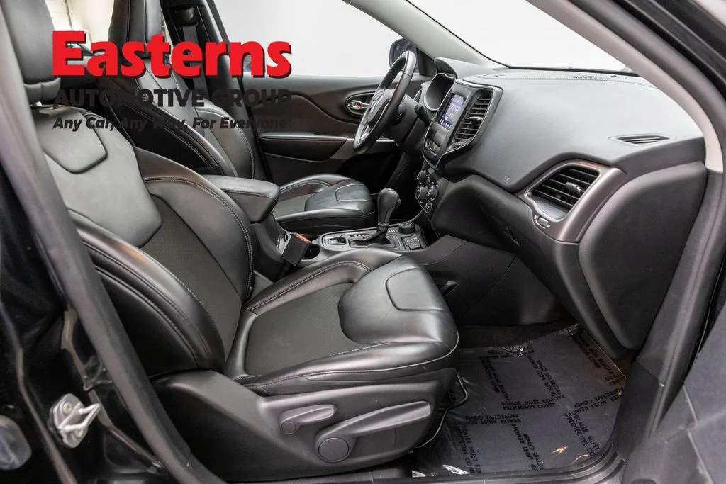 Used 2021 Black Jeep Latitude Plus image 24