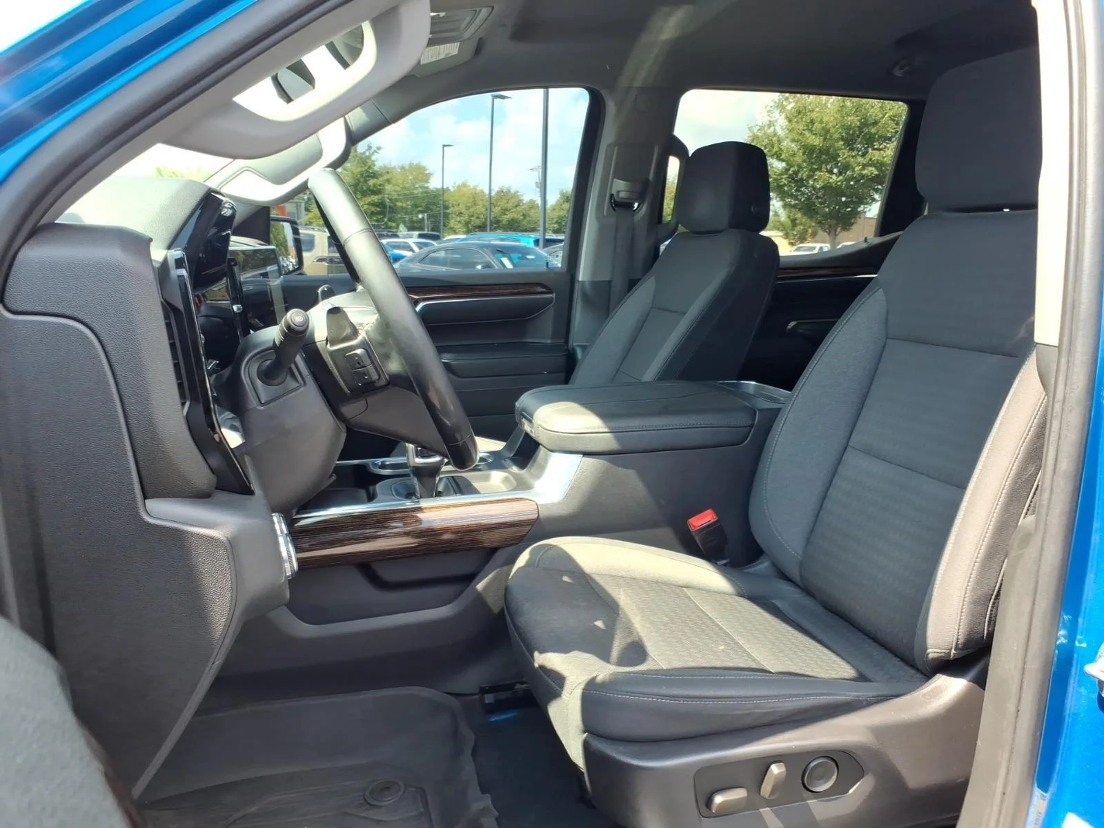 Used 2023 Dynamic Blue Metallic GMC Elevation image 17