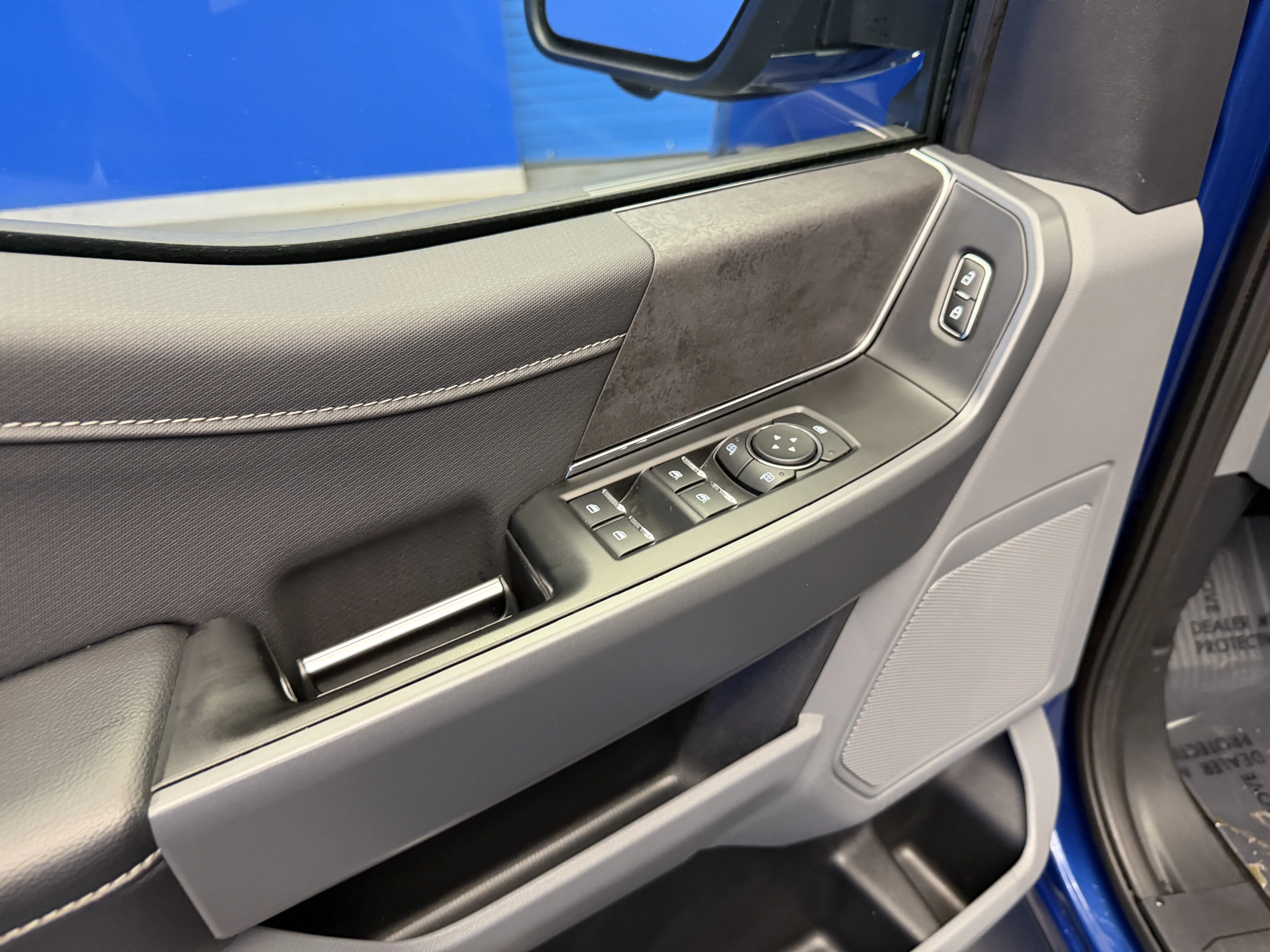 Used 2024 Atlas Blue Metallic Ford XLT image 10