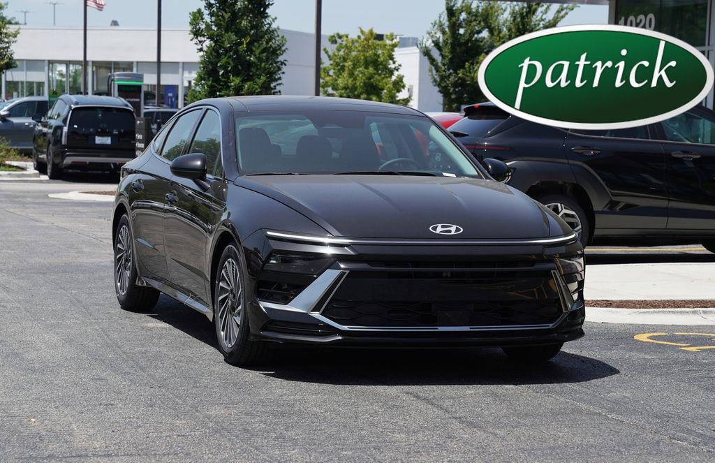 New 2026 Abyss Black Hyundai SEL image 1