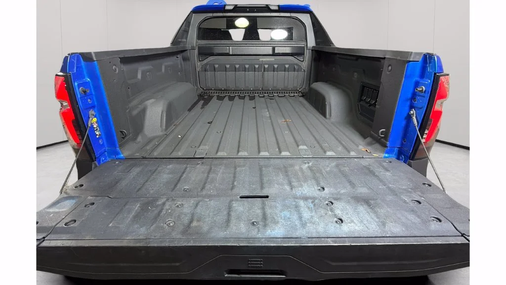 Used 2025 Riptide Blue Metallic Chevrolet LT - Extended Range image 29