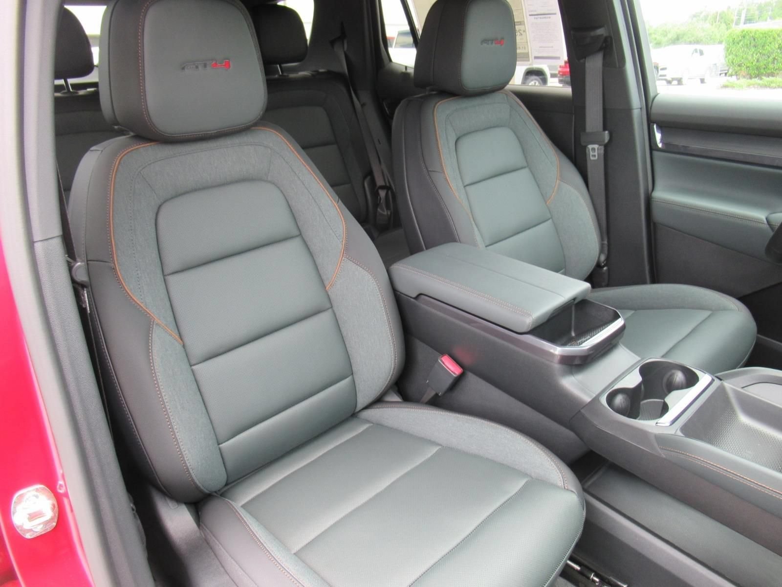 2027 GMC Terrain AT4 - Photo 9