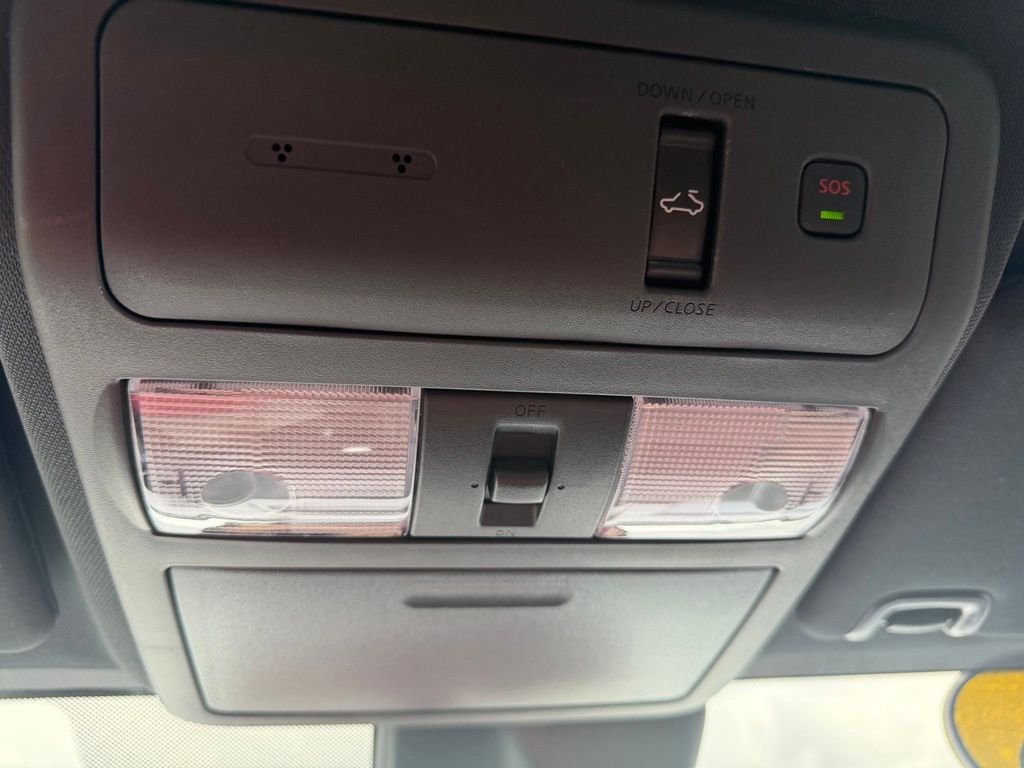 Used 2025 White Nissan PRO-4X image 28