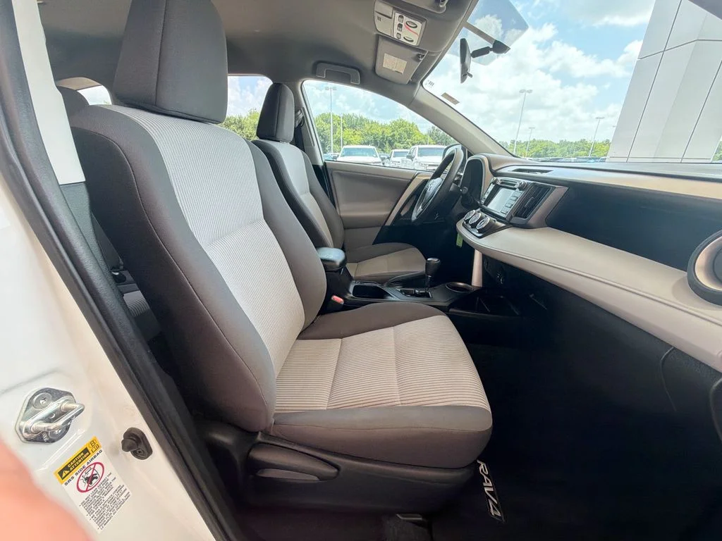 Used 2013 White Toyota LE image 29
